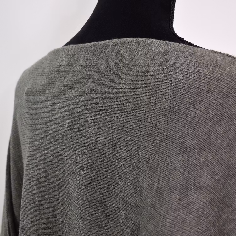 Finstickad Ponchotröja Nessa ARMY - Mix By Heart