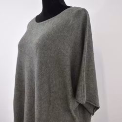 Finstickad Ponchotröja Nessa ARMY - Mix By Heart