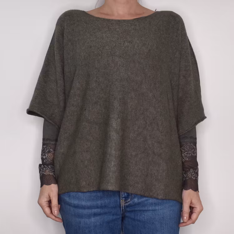 Finstickad Ponchotröja Nessa ARMY - Mix By Heart