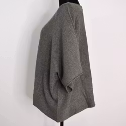 Finstickad Ponchotröja Nessa ARMY - Mix By Heart