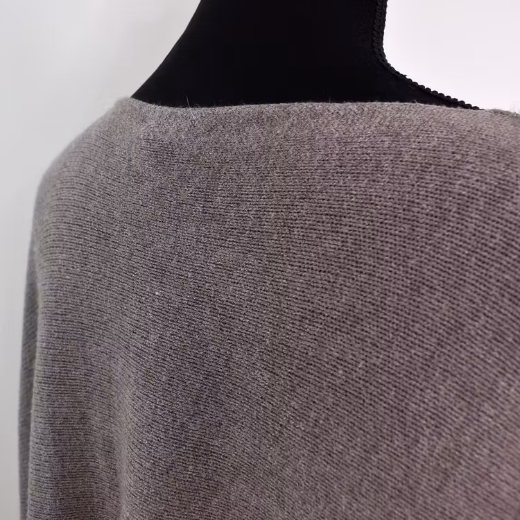 Finstickad Ponchotröja Nessa TAUPE - Mix By Heart