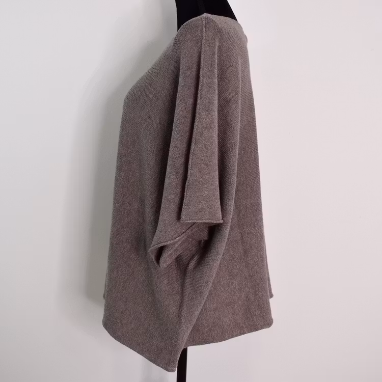 Finstickad Ponchotröja Nessa TAUPE - Mix By Heart