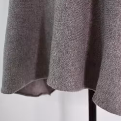 Finstickad Ponchotröja Nessa TAUPE - Mix By Heart