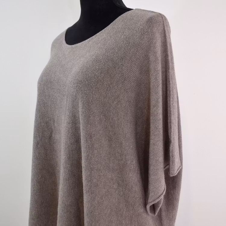 Finstickad Ponchotröja Nessa TAUPE - Mix By Heart