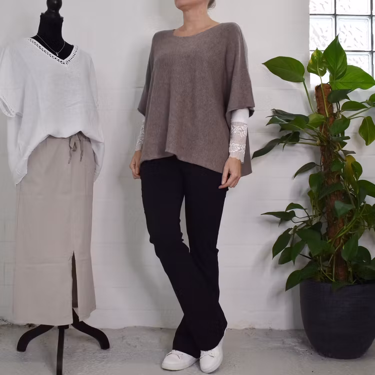 Finstickad Ponchotröja Nessa TAUPE - Mix By Heart