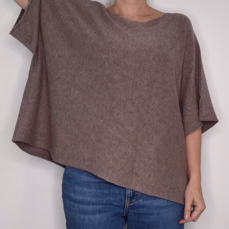 Finstickad Ponchotröja Nessa TAUPE - Mix By Heart