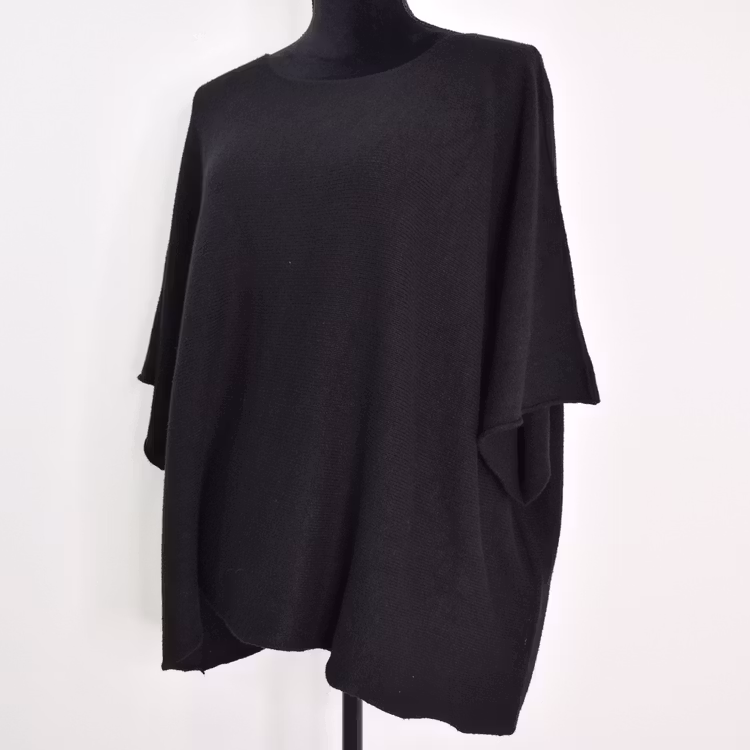 Finstickad Ponchotröja Nessa SVART - Mix By Heart