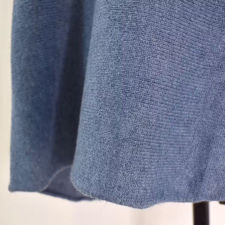 Finstickad Ponchotröja Nessa JEANSBLÅ - Mix By Heart