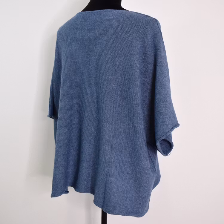 Finstickad Ponchotröja Nessa JEANSBLÅ - Mix By Heart