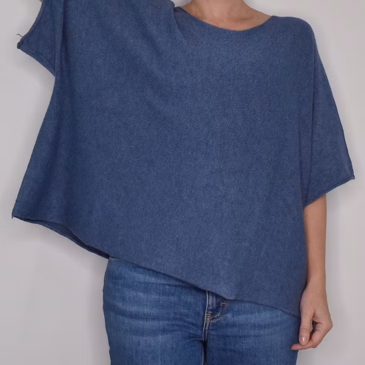 Finstickad Ponchotröja Nessa JEANSBLÅ - Mix By Heart