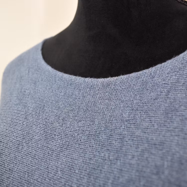 Finstickad Ponchotröja Nessa JEANSBLÅ - Mix By Heart