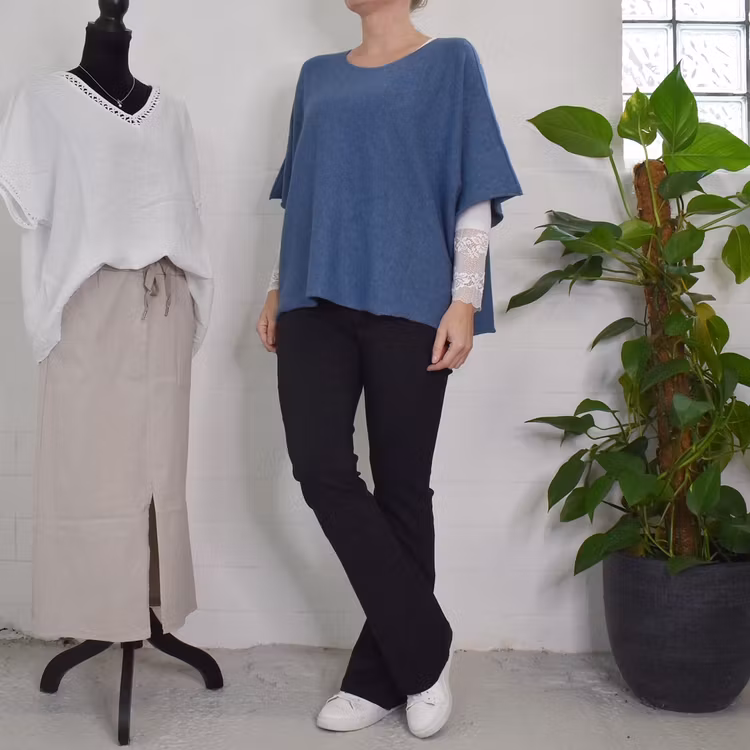 Finstickad Ponchotröja Nessa JEANSBLÅ - Mix By Heart