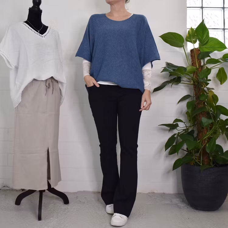 Finstickad Ponchotröja Nessa JEANSBLÅ - Mix By Heart