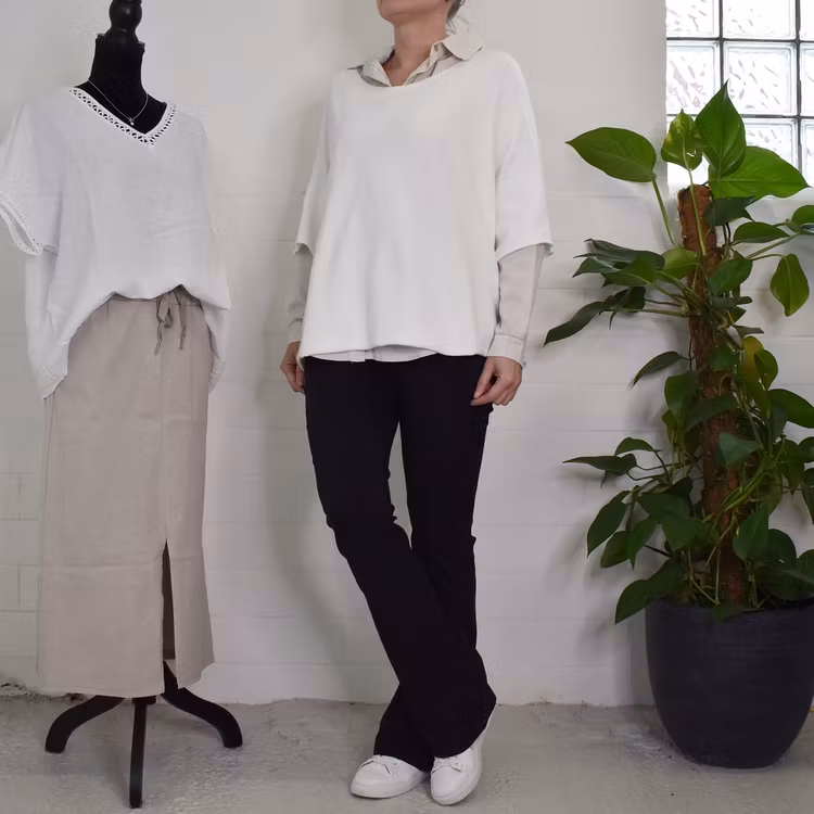 Finstickad Ponchotröja Nessa OFFWHITE - Mix By Heart