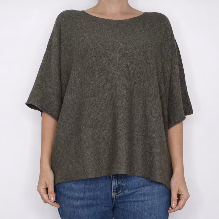 Finstickad Ponchotröja Nessa ARMY - Mix By Heart