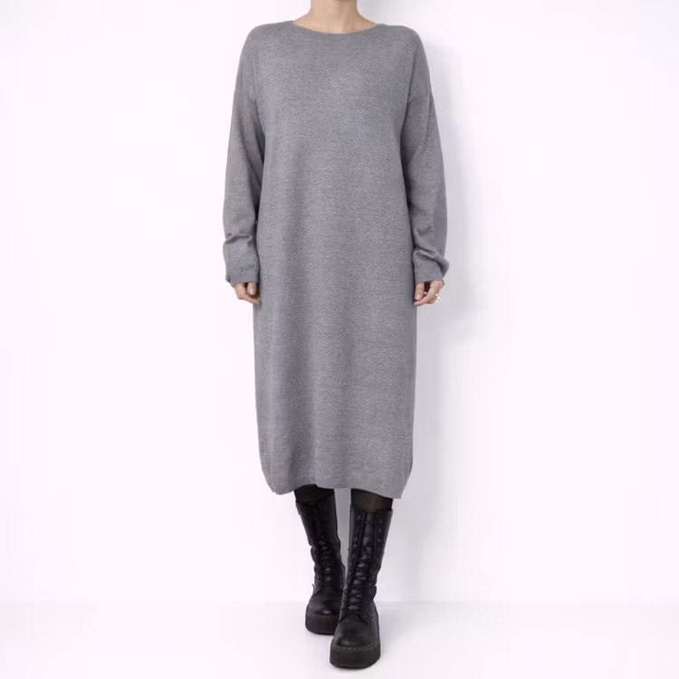 Finstickad klänning GRÅ