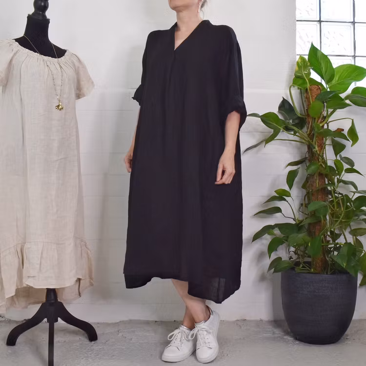 Linneklänning Loella SVART - Mix By Heart