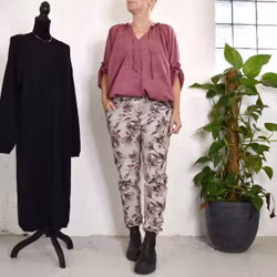 Byxa Signe Blommig BEIGE - Mix By Heart