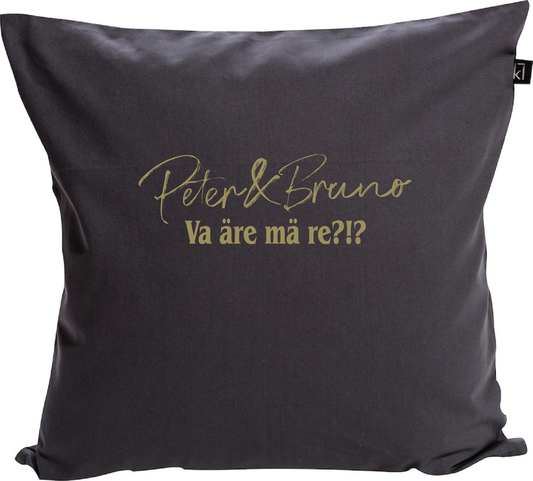 Grått Kuddfodral "P & B Va äre mä re?!?"