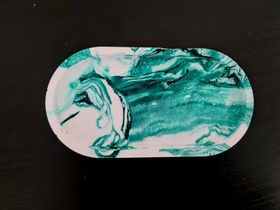 Prydnadstallrik i marmoreffekt (9cm*18cm) SÅLD