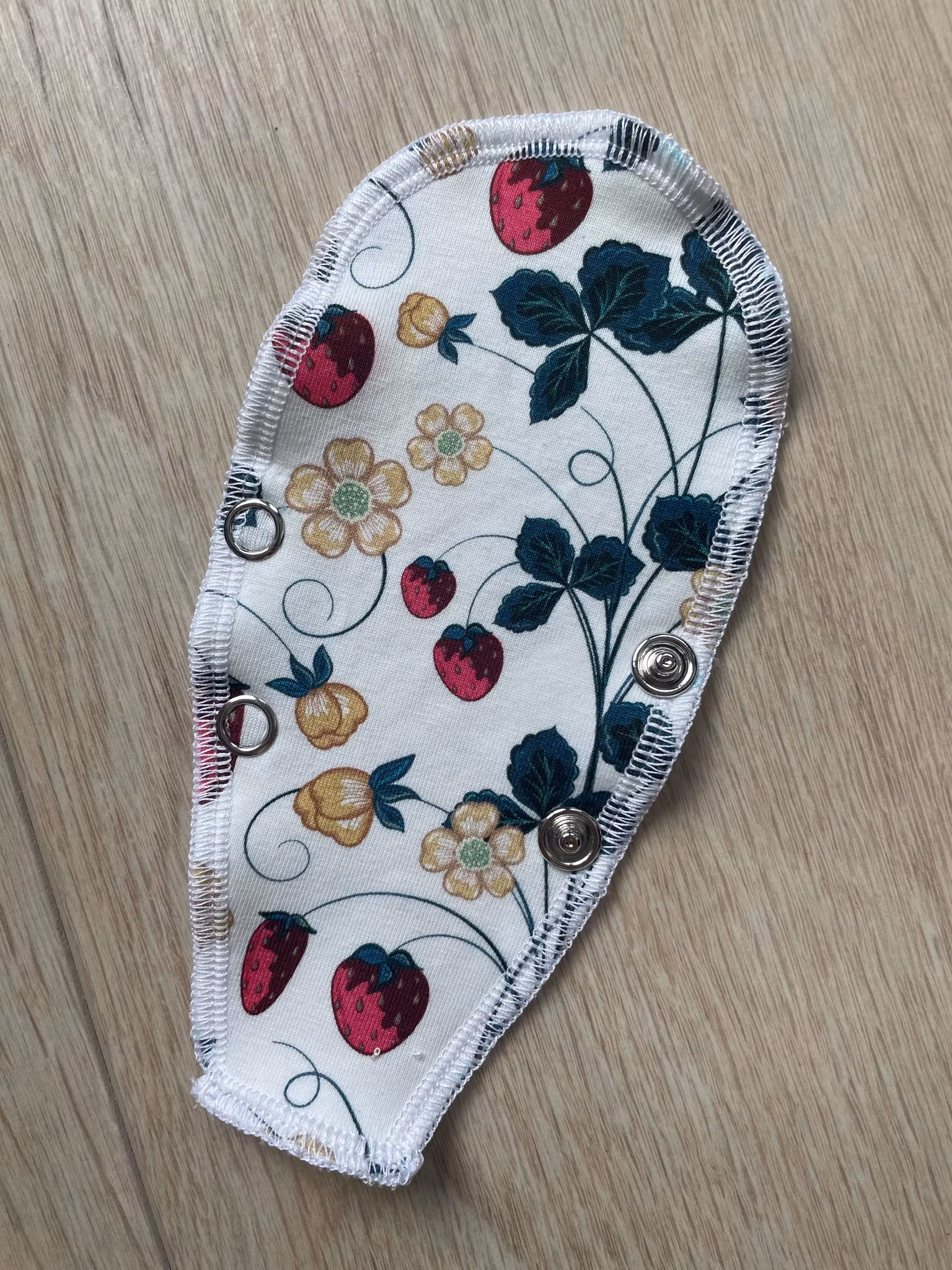 Trosskydd string med stickad bambu