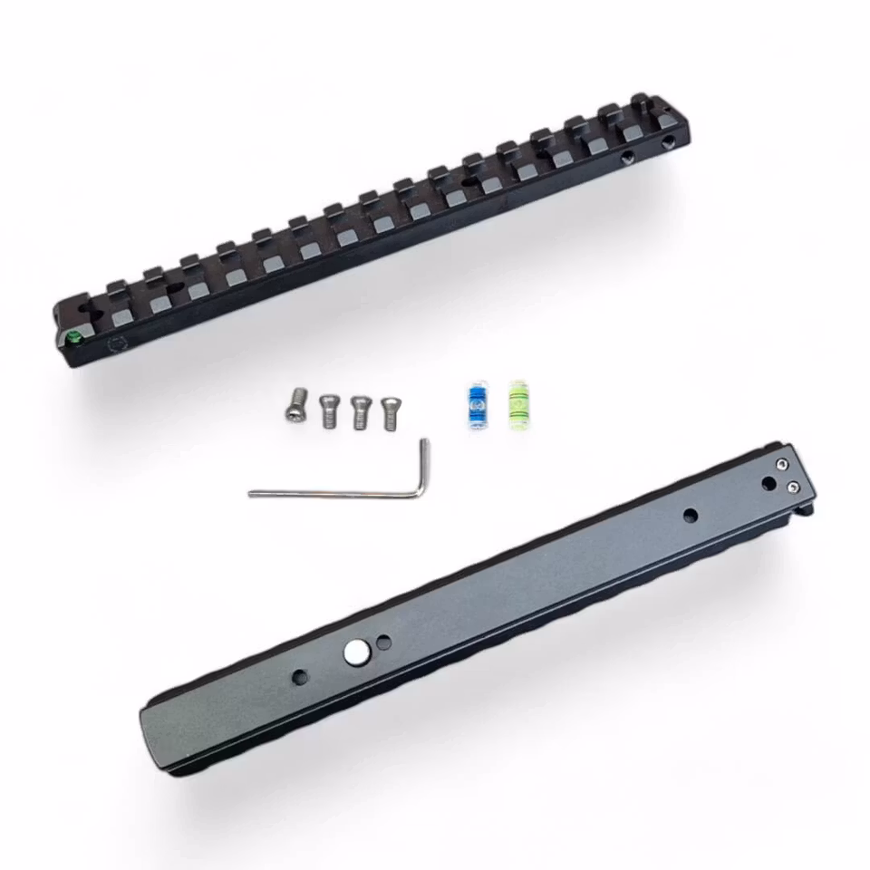 Monteringen är mycket enkel med hjälp av den rostfria rekylklacken under skenan, som passar direkt på alla T3/T3x Tikka-modeller. Rekylklackens uppgift är att ta bort de skjuvande krafterna på skruvar