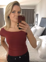 Sanja Off Shoulder Top Bordeaux