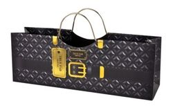 PURSE BAG BLACK Presentväska till flaskan i papper med metallhantag