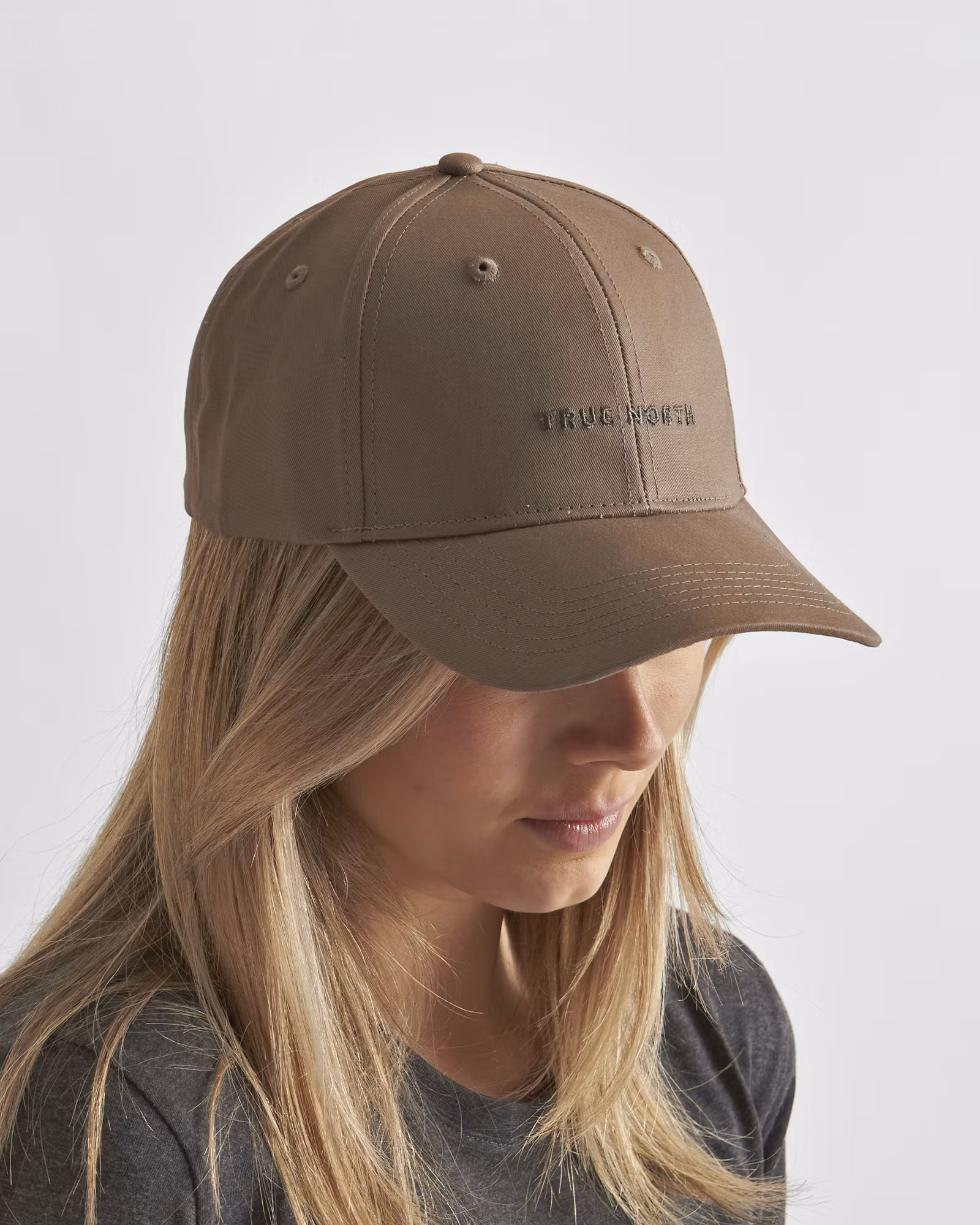 Keps i Bomullstwill, True North – Bark (Unisex)