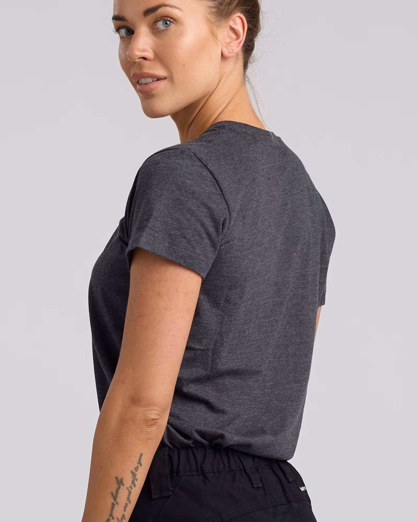 Mörkgrå T-shirt Dam i Bomull, Funktionell Bas för Friluftslivet