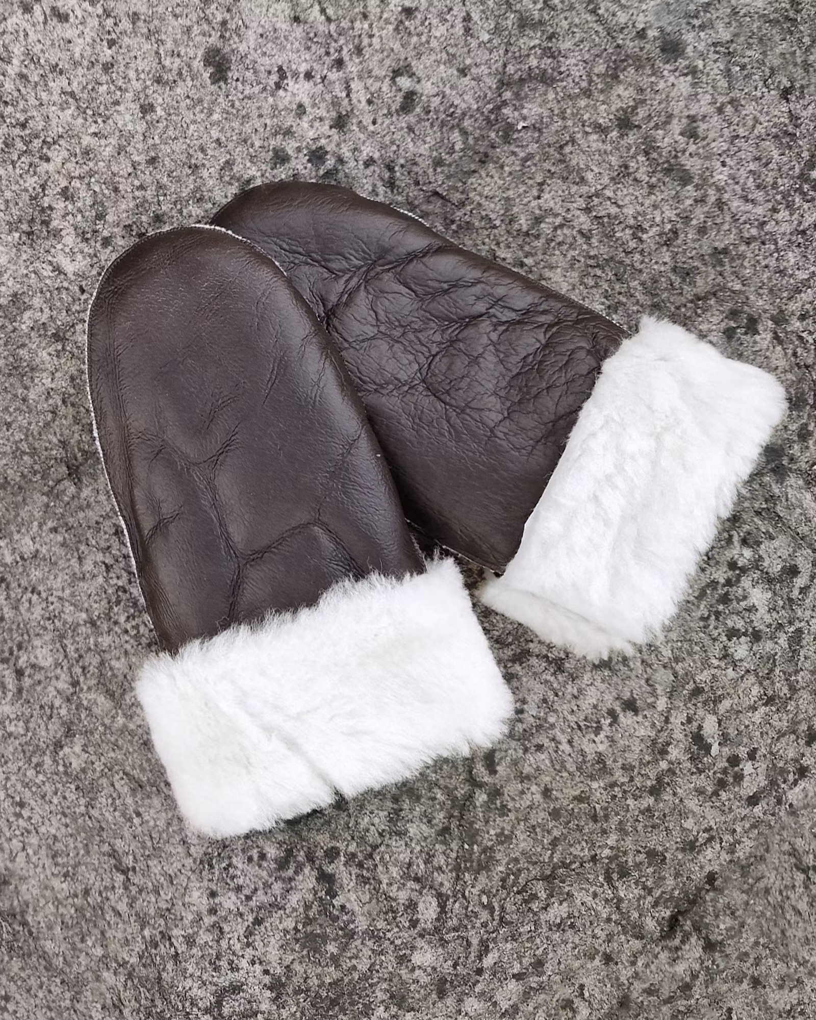 Fårskinn Tumvantar, Brown