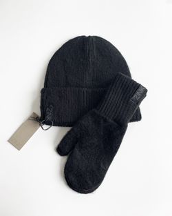 Stickat Set – Mössa & Vantar Svart