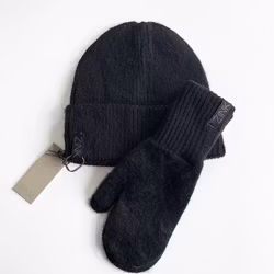 Stickat set – Mössa & Tumvantar Dam - Svart