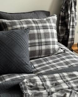 Flanell Påslakanset Fjällnäs i Eco-Bomull - Grårutigt