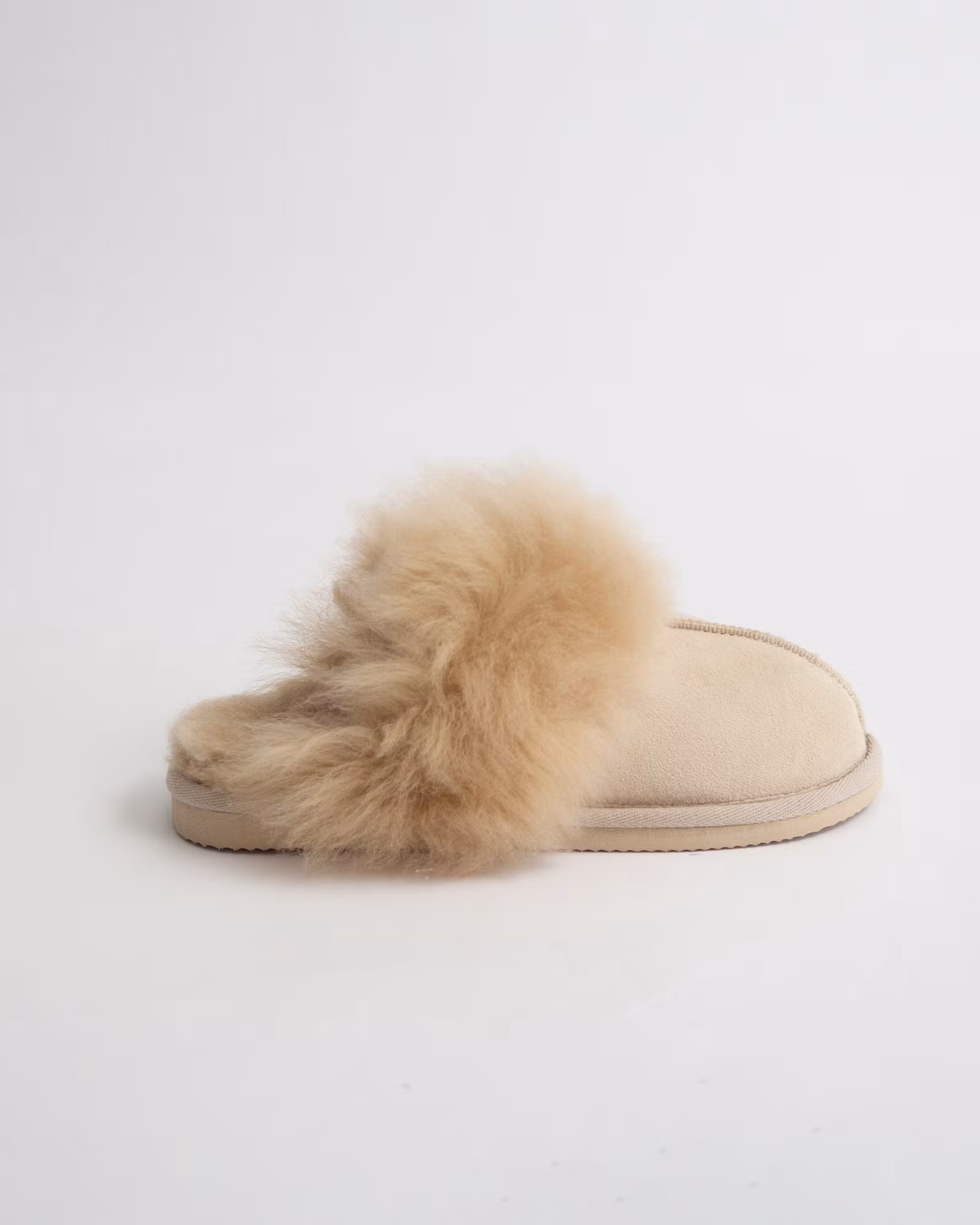 THURID Fårskinnstofflor, Beige