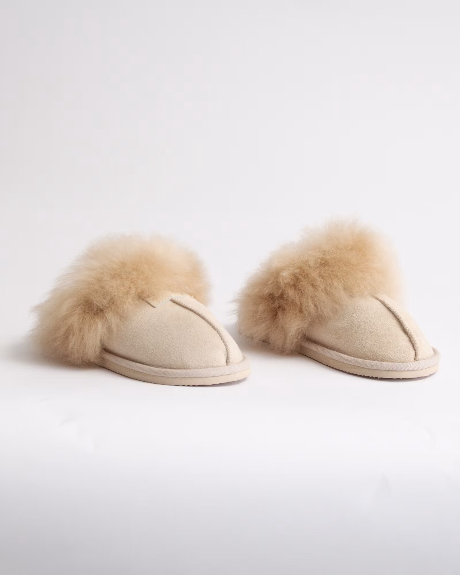THURID Fårskinnstofflor, Beige