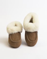 LONDON Mjuka Fårskinnstofflor från Axelda, Chestnut/Creme
