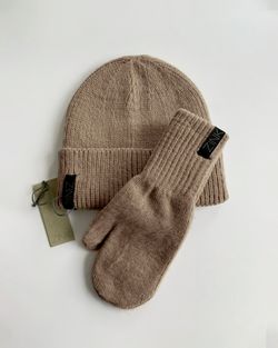 Stickat Set – Mössa & Vantar Walnötsbrun
