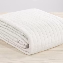 Quiltat Sängöverkast i Tvättad Linnelook 250x250cm, Off-White