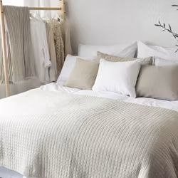 Quiltat Sängöverkast i Tvättad Linnelook 250x250cm, Beige
