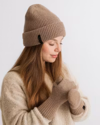 Stickat Set – Mössa & Vantar Walnut