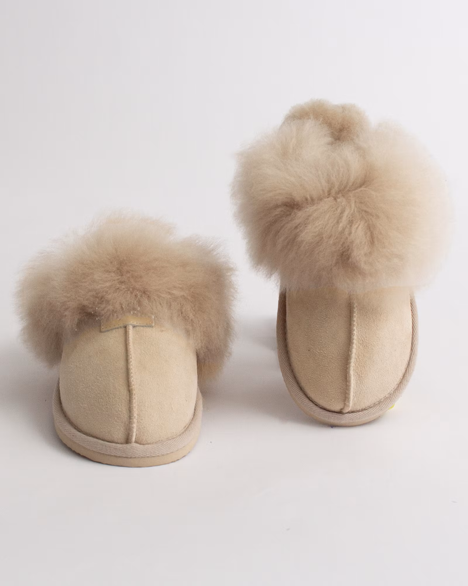 THURID Fårskinnstofflor, Beige