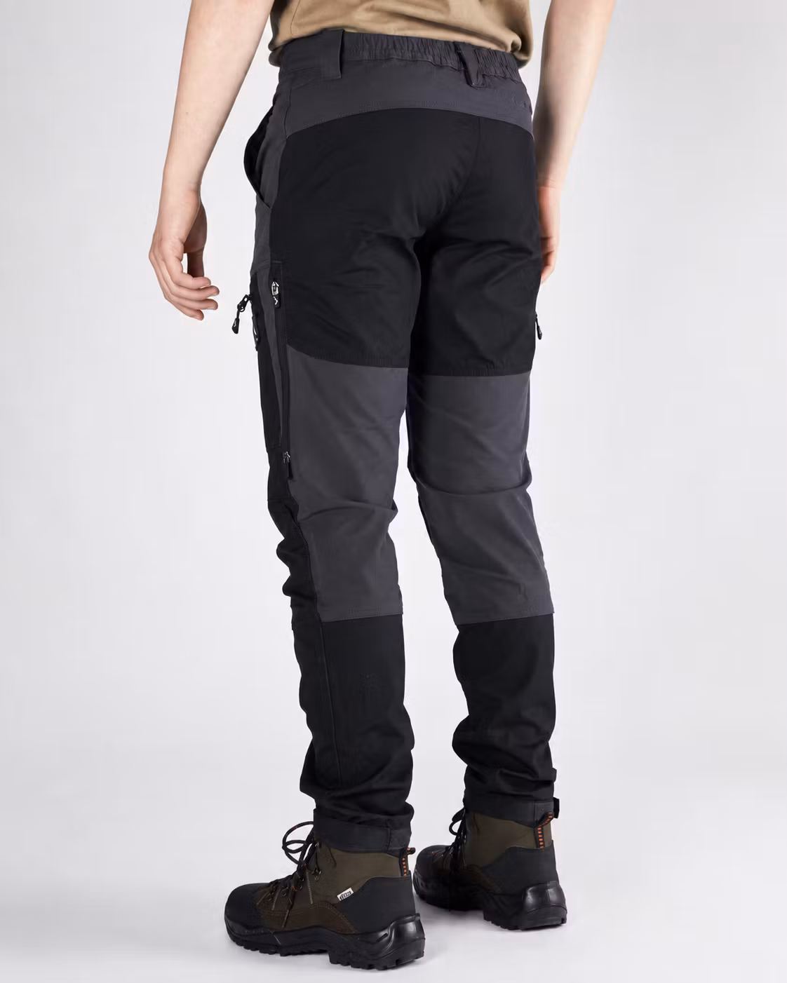4H24 Outdoorbyxa 4-vägsstretch & Ventilation, Herr Short Fit - Mörkgrå | Mountain Trekking
