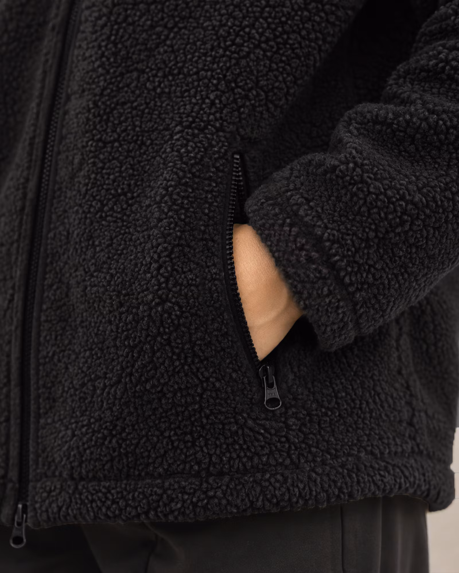 Pilejacka Unisex Loose Fit – Hög Krage & 2-vägsdragkedja | Svart