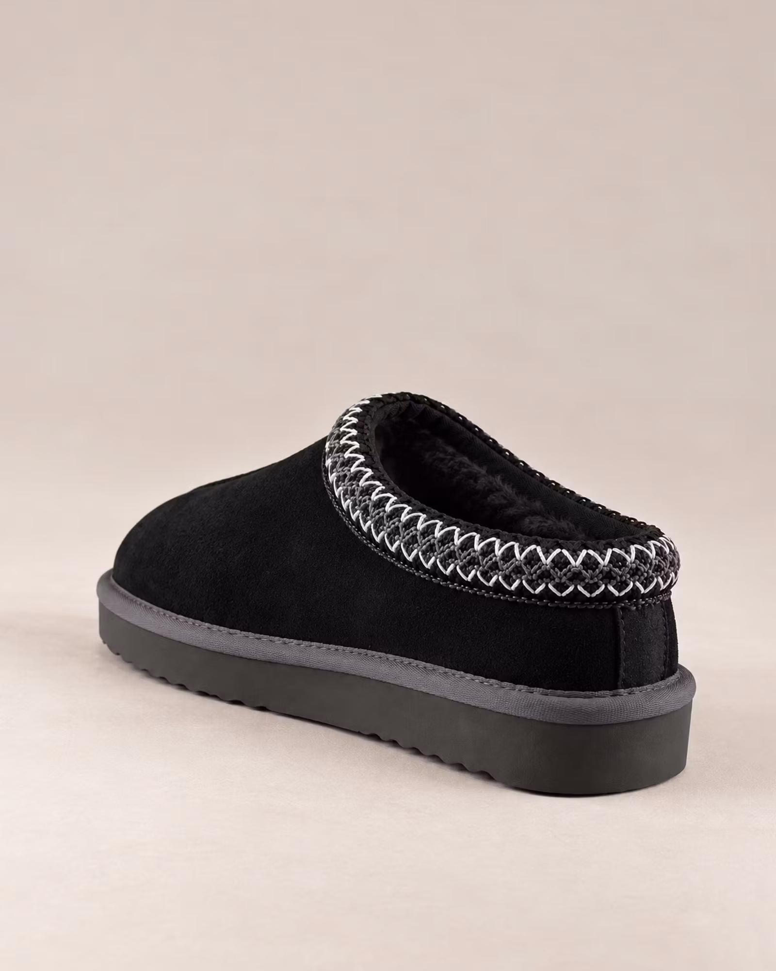 Yrsa Fårskinnstofflor – Mocka & Ull | MJÙKA - Black