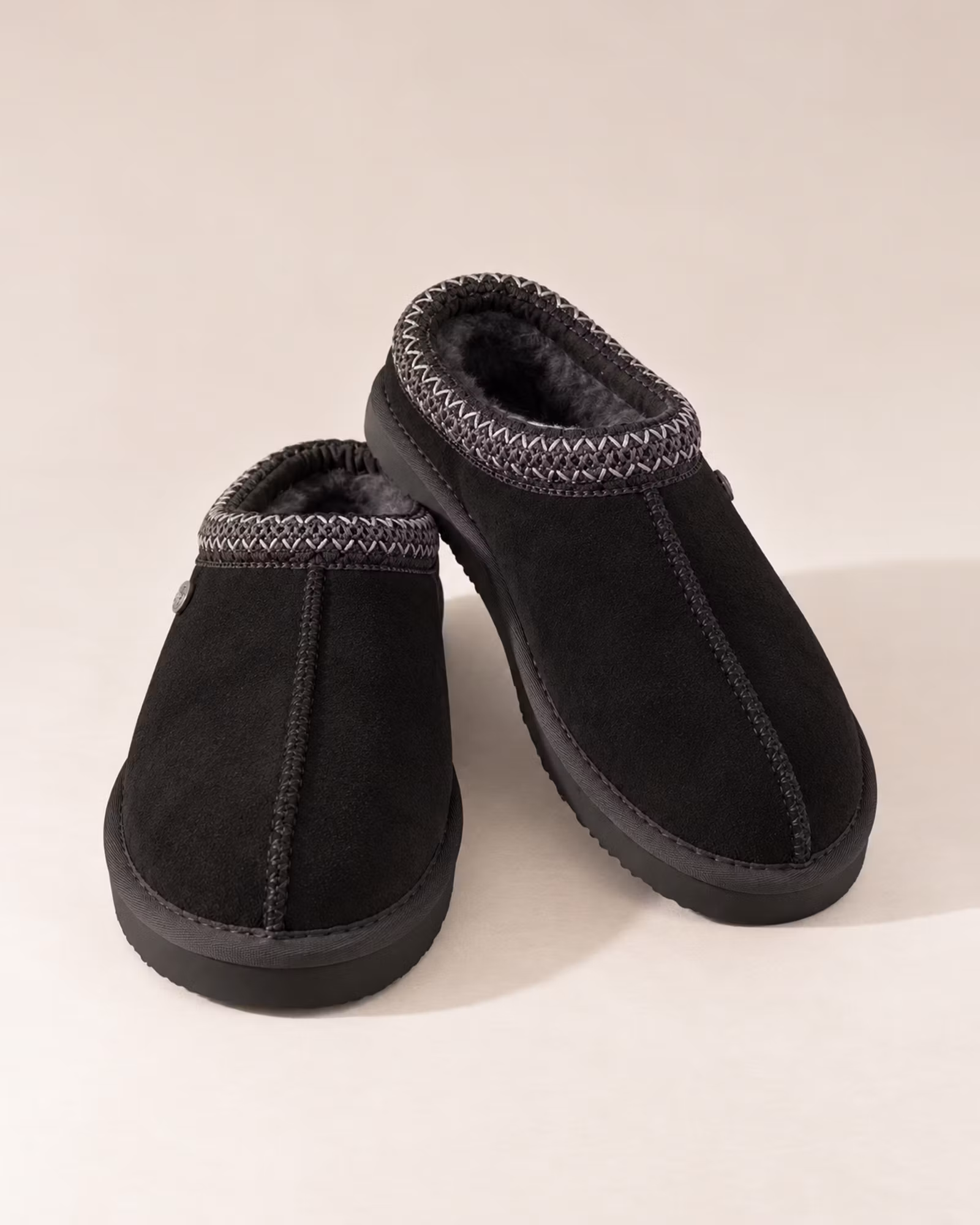 Yrsa Fårskinnstofflor – Mocka & Ull | MJÙKA - Black