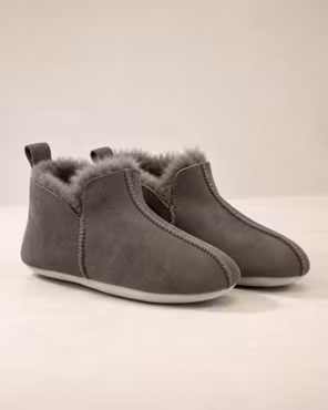 Fjällnäs HAIKA Fårskinnstofflor Dam & Herr – Ankelhög | Mörkgrå