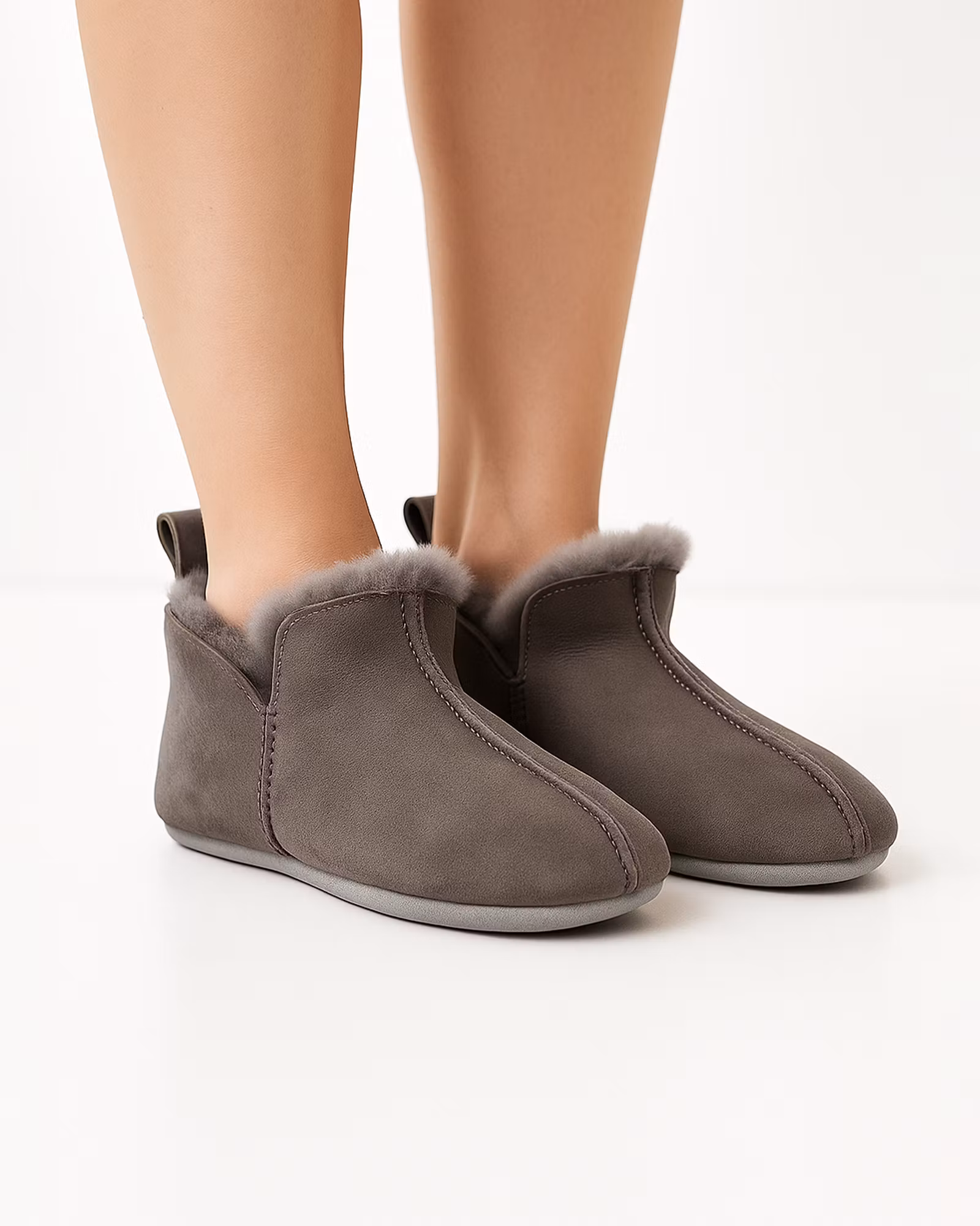Fjällnäs Fårskinnstofflor Ankelhög Dam & Herr | HAIKA Wool - Mörkgrå