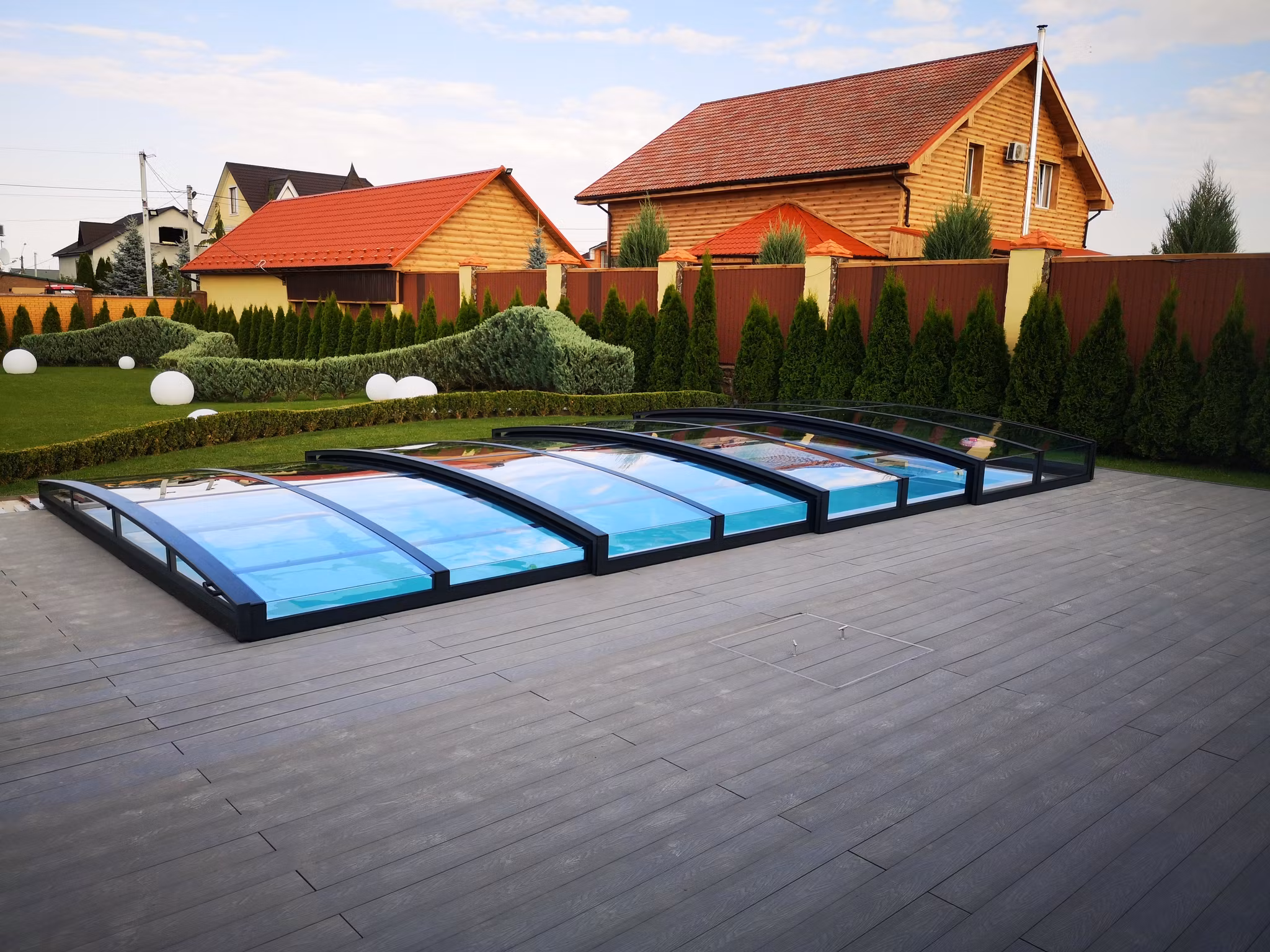 Lågt pooltak 3x6 meter med räls och hjul från poolprodukter.se