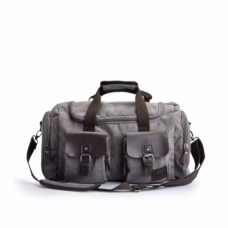 Trendig duffelbag med imitationsläder från Sutherland & Sons